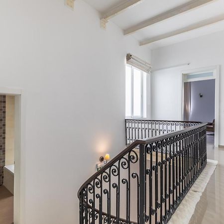 Charming Four Bedroom Townhouse One Minute Away From The Seafront Sliema Exterior foto